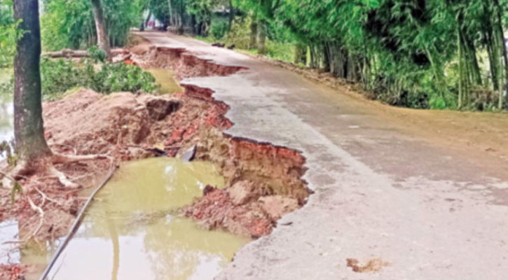 সাম্প্রতিক বন্যায় ক্ষতি ৪৬২ কিলোমিটার সড়কের