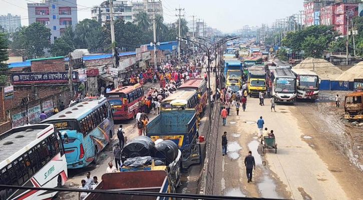 ৫২ ঘণ্টা পর সড়ক অবরোধ তুলে নিলেন শ্রমিকরা