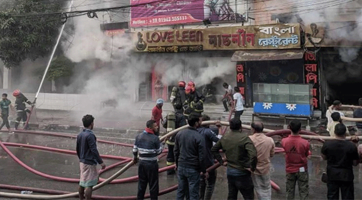 উত্তরায় রেস্তোরাঁতে আগুন, ভবনে আটকা অনেকে