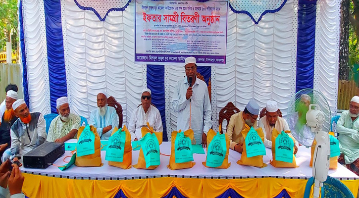 ইসলামপুরে অসহায় পরিবারের মাঝে ইফতার সামগ্রী বিতরণ