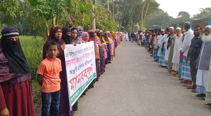 বাউফলে চেয়ারম্যানের বাড়িতে বিএনপি নেতার হামলা, প্রতিবাদে মানববন্ধন