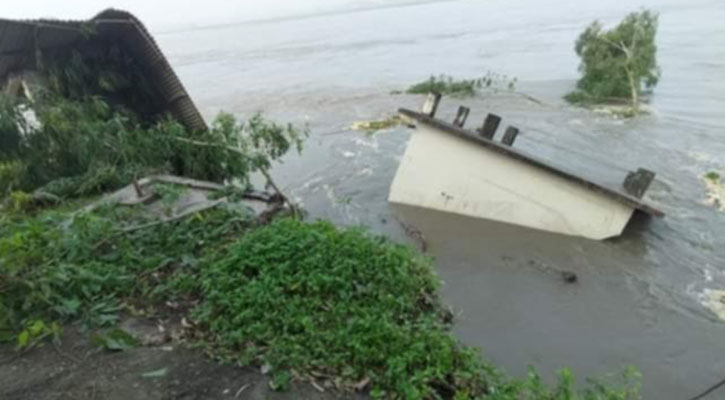 উলিপুরে ধরলার ভয়াব ভাঙ্গনে সরকারি ক্লিনিক বিলীন হুমকির মুখে সরকারি বেসরকারি প্রতিষ্ঠান