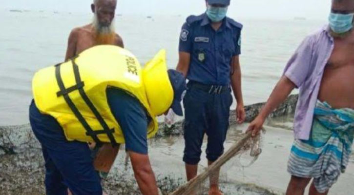 চাঁদপুরের মেঘনা নদী থেকে অজ্ঞাতনামা এক যুবকের লাশ উদ্ধার