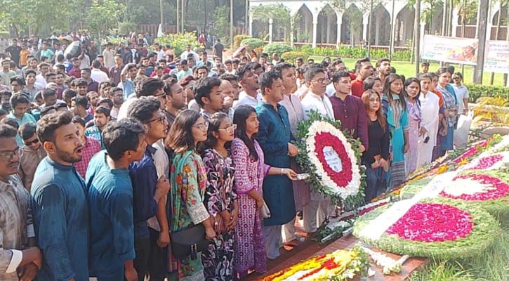 জন্মদিনে জাতীয় কবির সমাধিতে সর্বজনের শ্রদ্ধা