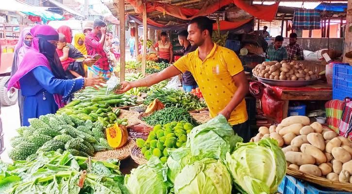 কাউখালীতে নাগালের বাহিরে নিত্যপণ্য