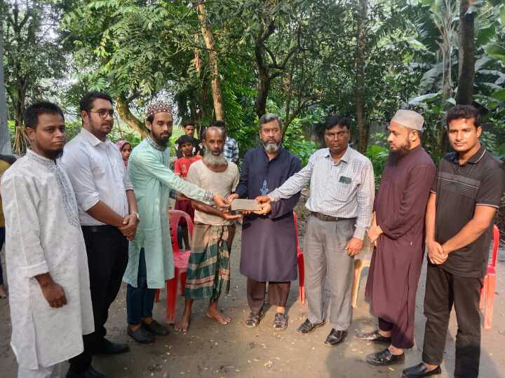 নিহত সবুজের পরিবারকে আর্থিক সহায়তা দিলেন শ্রীবরদী সরকারি কলেজ