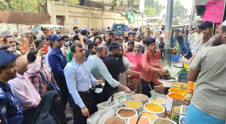 দ্রব্যমূল্য নিয়ন্ত্রণে নারায়ণগঞ্জ জেলা প্রশাসনের অভিযান