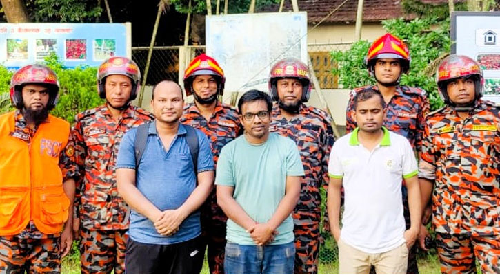 পাহাড়ে পথ হারিয়ে ফেলা তিন পর্যটককে সাইরেন বাজিয়ে উদ্ধার