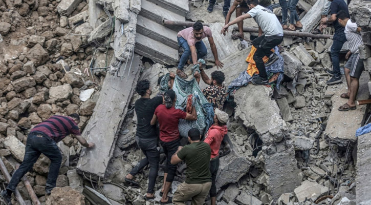 গাজায় ভবনের নিচ থেকে প্রায় ২শ’ ১২ জনের মরদেহ উদ্ধার