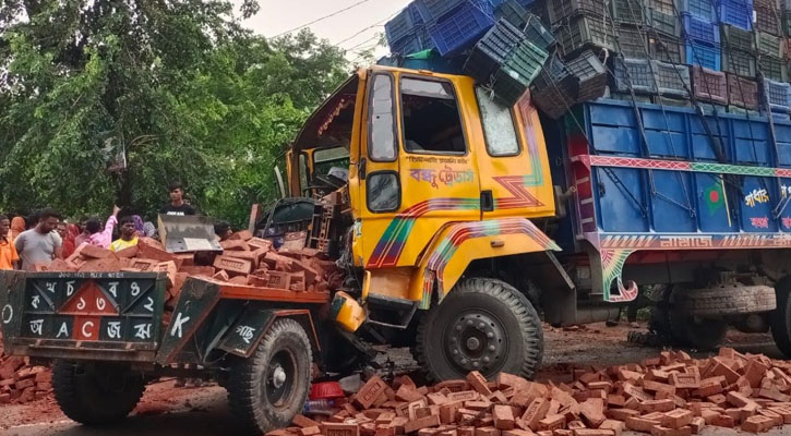 গোদাগাড়ীতে ট্রাক ও ট্রলির মুখোমুখি সংঘর্ষে একজন নিহত