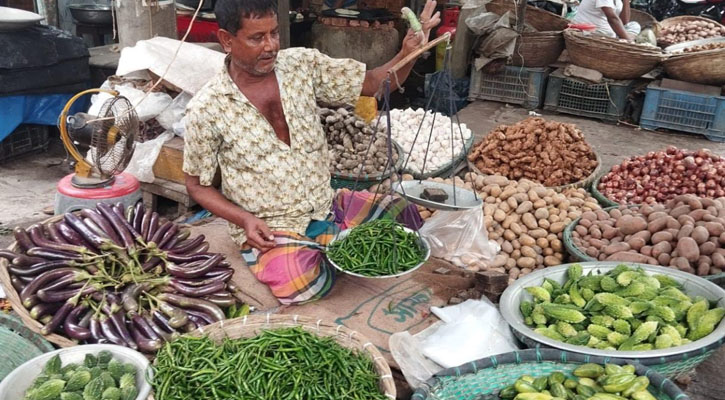 হরিরামপুরে কাঁচা মরিচের বাজারে আগুন, কেজি ৪৮০