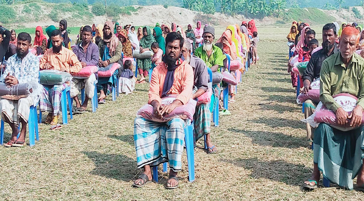 নান্দাইলে আস-সুন্নাহ ফাউন্ডেশনের শীতবস্ত্র বিতরণ