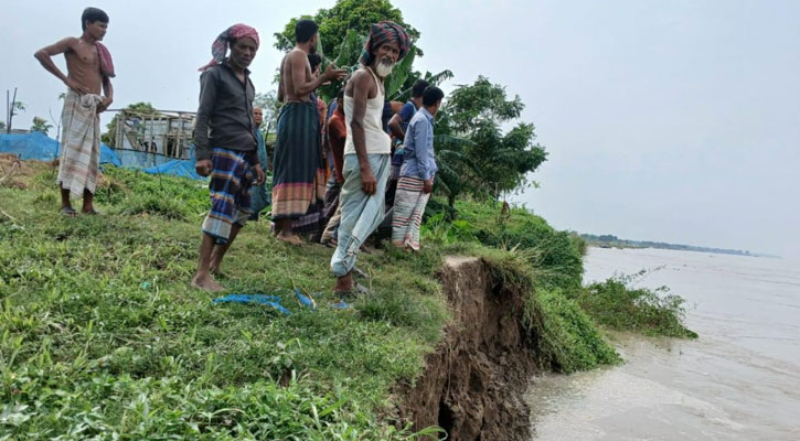 গোয়ালন্দে হঠাৎ ভাঙন আতংকে পদ্মা পাড়ের মানুষ