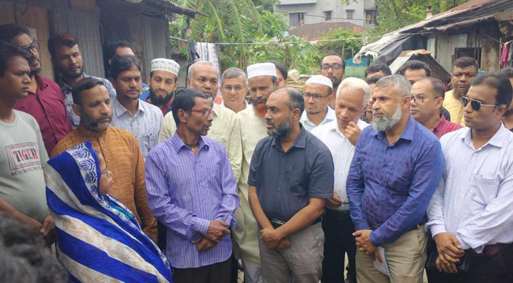 ছাত্র আন্দোলনে  নিহত হৃদয় তরুয়ার বাড়িতে পবিপ্রবি‍‍`র ভিসি ও শিক্ষক-শিক্ষার্থীরা