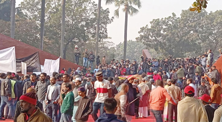 বুদ্ধিজীবী কবরস্থানে জনতার ঢল, ফুলেল শ্রদ্ধায় শহীদদের স্মরণ