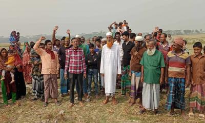 আমতলীতে খাল খননের দাবিতে কৃষকদের মানববন্ধন ও বিক্ষোভ