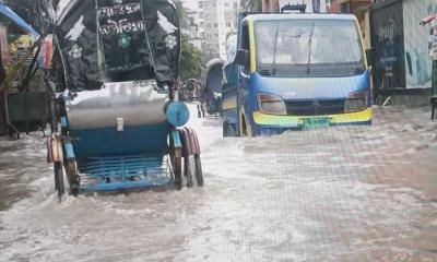 টানা বর্ষণে পানির নিচে চট্টগ্রাম