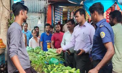 কলাপাড়ায় ওজনে কারচুপি, ৯ ব্যবসায়ীকে জরিমানা