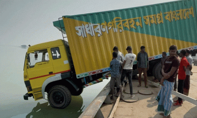 দৌলতদিয়া ৭ নম্বর ফেরিঘাটে কাভার্ডভ্যান আটকে ফেরি চলাচল বন্ধ, ১০ ঘণ্টা পর উদ্ধার