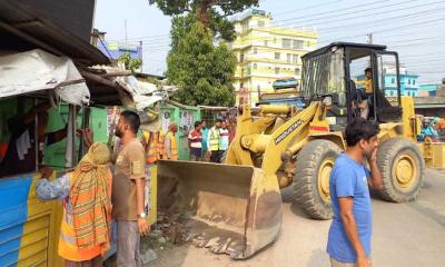 পঞ্চগড়-তেঁতুলিয়া মহাসড়কে অবৈধ স্থাপনা উচ্ছেদ অভিযান শুরু