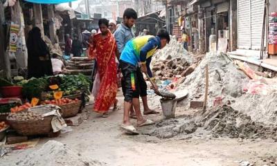 অবশেষে কালীগঞ্জ বাজারের মেঝের ঢালাই ও ড্রেনেজ ব্যবস্থার কাজ শুরু