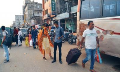 ছুটি শেষে ঢাকায় ফিরতে শুরু করেছে মানুষ