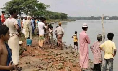 সুগন্ধা নদীতে লঞ্চের ধাক্কায় নৌকাডুবি শিশু নিখোঁজ