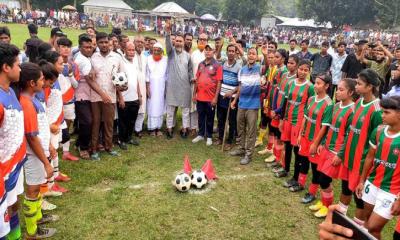 ভাঙ্গুড়ায় জমকালো আয়োজনে মহিলা ফুটবল টুর্নামেন্টের উদ্বোধন