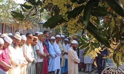 প্যারোলে মুক্তি পেয়ে মায়ের জানাজায় অংশ নিলেন আ. লীগ নেতা