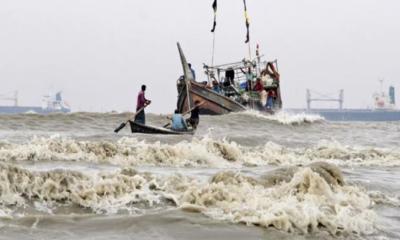 বঙ্গোপসাগরে রোহিঙ্গাবাহী নৌকাডুবি: নারীসহ চারজনের মরদেহ উদ্ধার