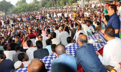 মাগুরার শ্রীপুরে বিএনপি নেতা মনোয়ার খানের জনসভায় মানুষের ঢল