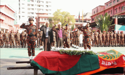 ফায়ার ফাইটারের জানাজায় স্বরাষ্ট্র উপদেষ্টার অংশগ্রহণ