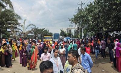 শ্রমিক বিক্ষোভে সাভারে শতাধিক পোশাক কারখানা ছুটি ঘোষণা