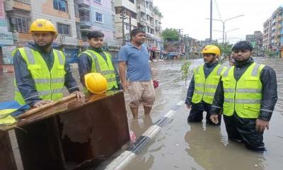 ভারী বৃষ্টির পানি সরাতে কাজ করছে ডিএনসিসি