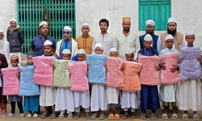 মুকসুদপুরে বিএনপি নেতা সেলিমুজ্জামানের  শীত বস্ত্র কম্বল বিতরণ