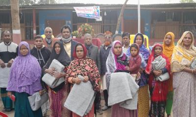 ভিপি নূরের জন্মদিন উপলক্ষে অসহায় মাঝে কম্বল বিতরণ পীরগঞ্জে