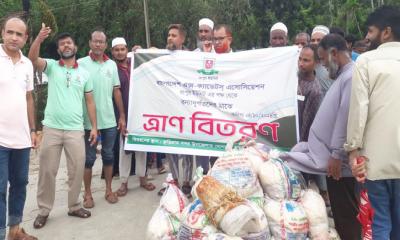 কুড়িগ্রামে বাংলাদেশ এক্স ক্যাডেটস এ্যাসোসিয়েশন বেকা-এর উদ্যোগে বন্যার্তদের মাঝে  ত্রাণ বিতরণ