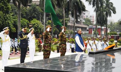 বনানী কবরস্থান ও শিখা অনির্বাণে রাষ্ট্রপতির শ্রদ্ধা