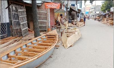 চলনবিলে বাড়ছে ডিঙি নৌকার চাহিদা