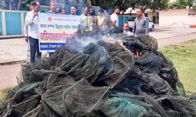 শালিখায় অবৈধ মৎস্য সরঞ্জাম আগুনে পুড়িয়ে ভস্ম