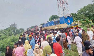 মালবাহী ট্রেনের চালক, সহকারী চালক ও ট্রেনের পরিচালককে বরখাস্ত