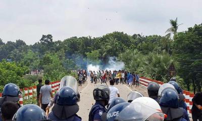 নড়াইলে স্বেচ্ছাসেবক লীগ নেতা গুলিবিদ্ধ, পুলিশের গাড়িতে আগুন