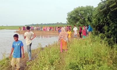 নড়াইলের ওপর দিয়ে প্রবাহিত প্রমত্তা মধুমতি নদী ভাঙনের কবলে