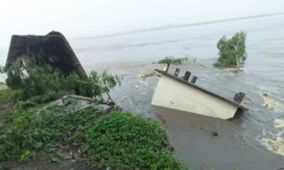 উলিপুরে ধরার ভয়াব ভাঙ্গনে সরকারি ক্লিনিক বিলীন হুমকির মুখে সরকারি বেসরকারি প্রতিষ্ঠান