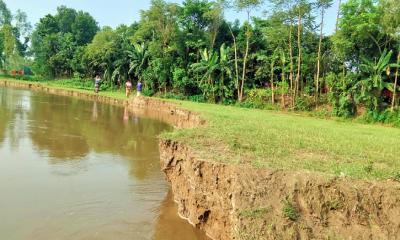 সুন্দরগঞ্জে ঘাঘট নদীর ভাঙনের ঝুঁকিতে আশ্রয়ণ প্রকল্পের ৩০ পরিবার