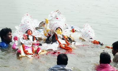 বিজয়া দশমী আজ, প্রতিমা বিসর্জনে শেষ হচ্ছে দুর্গোৎসব