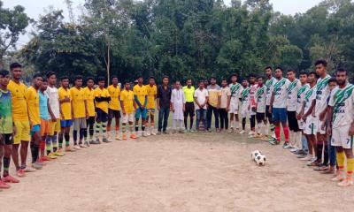 নিয়ামতপুরে আরাফাত রহমান কোকো স্মৃতি ফুটবল টুর্নামেন্ট অনুষ্ঠিত