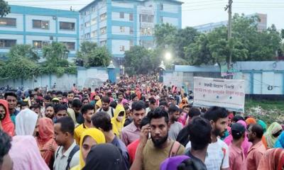 শ্রমিকের মৃত্যুর খবরে মহাসড়ক অবরোধ করে বিক্ষোভ