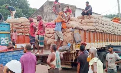 হিলিতে বেড়েছে পেঁয়াজের আমদানি, বেড়েছে দাম