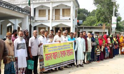 শ্রীপুরে ইউপি চেয়ারম্যানের অপসারণের দাবিতে মানববন্ধন